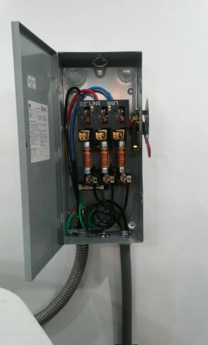 Three-phase disconnect switch installed for Smoke Detector Installation in Red Bay